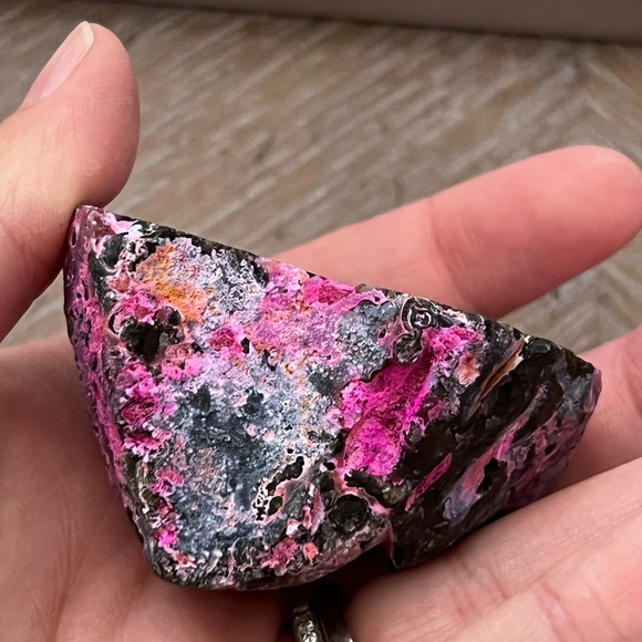 Hot Pink Geode (Dyed) - Picture 6 of 8